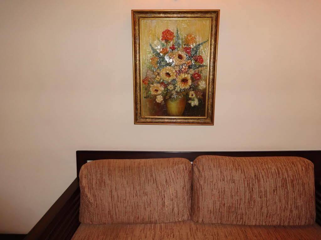 Отель Bloom Boutique L Gk-1 Нью-Дели Экстерьер фото